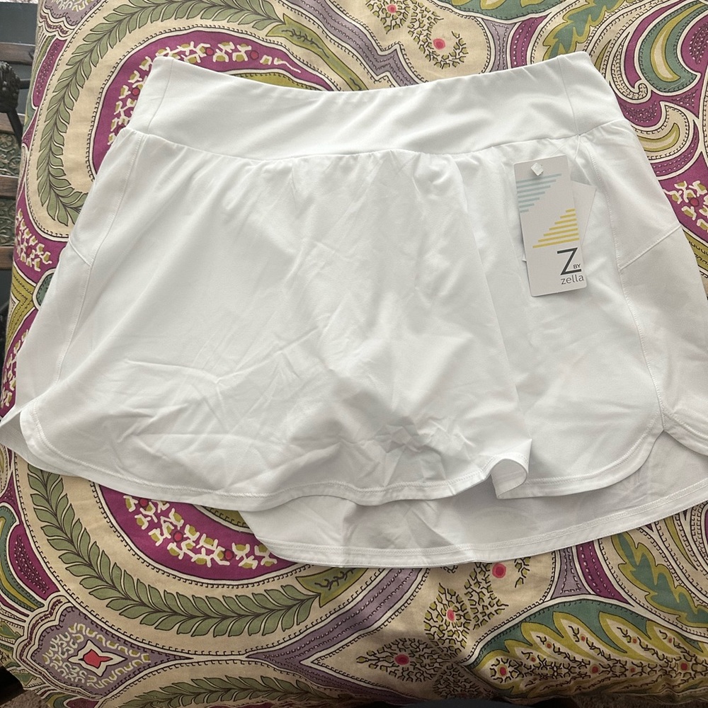 Women’s Zella White Skort, size large